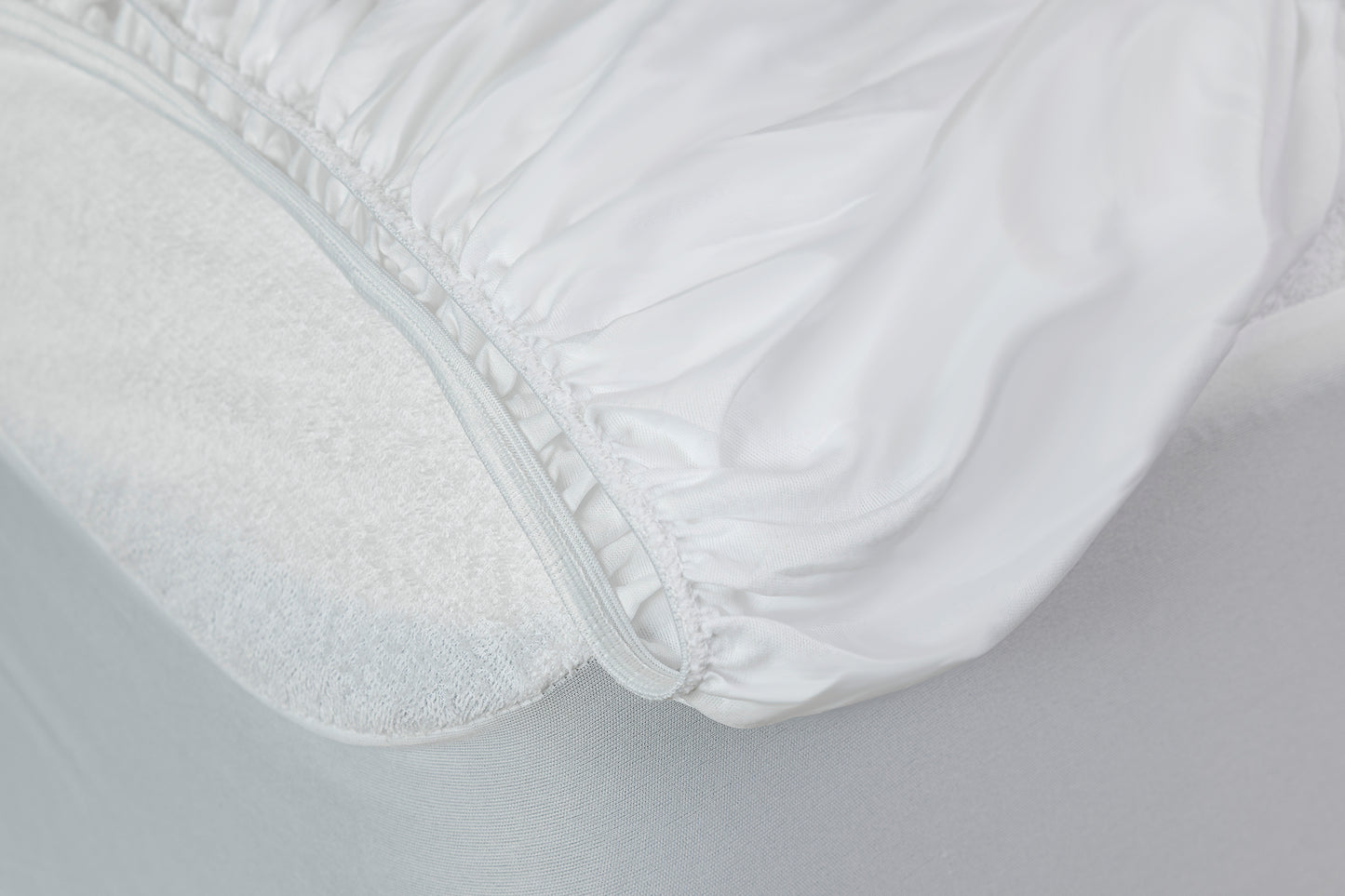 Protège-matelas en coton éponge